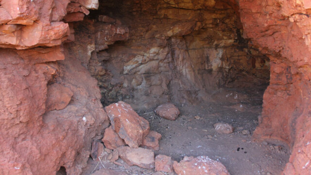 Tambrey walled niche